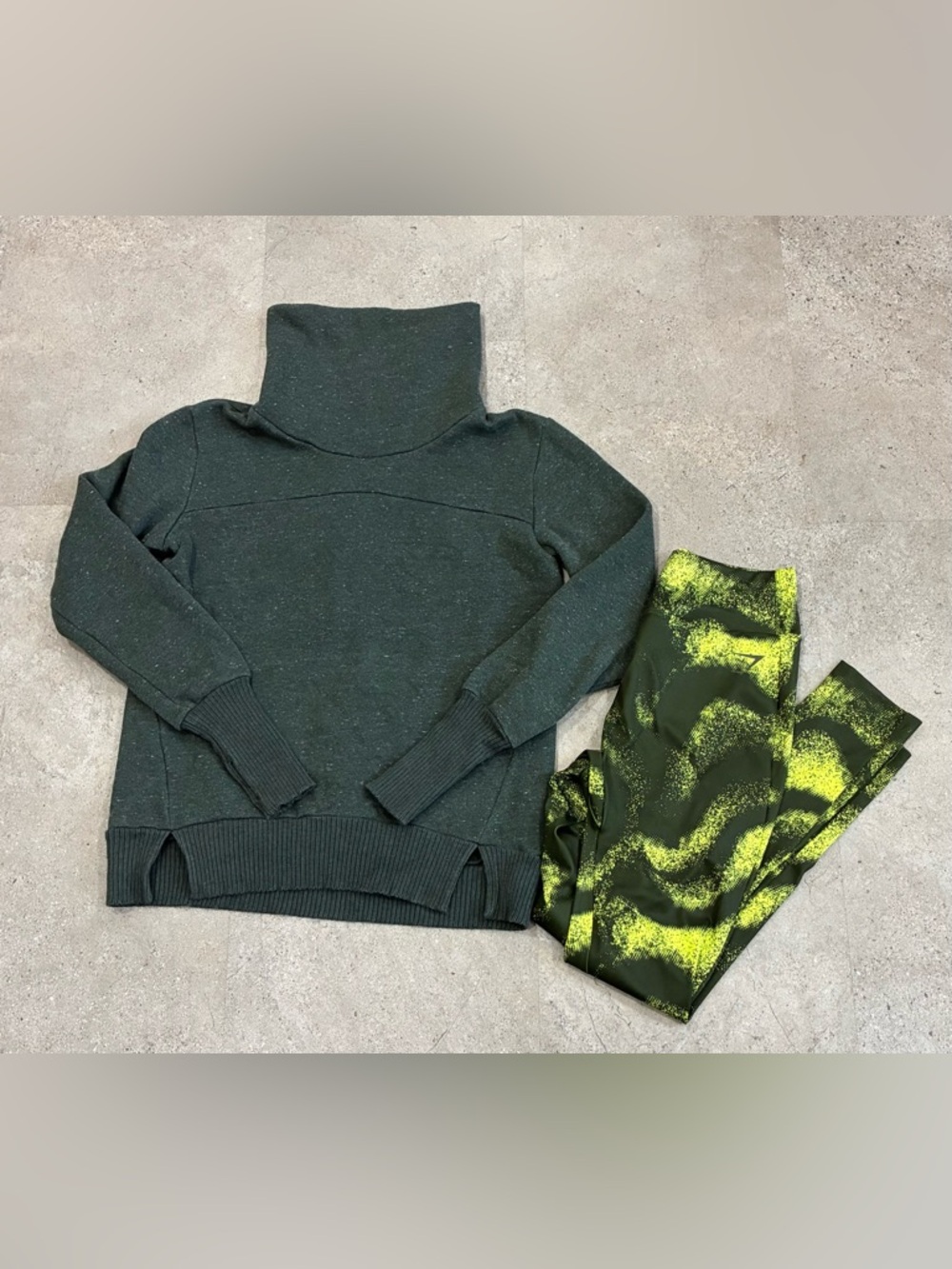 Womens ALO/GYMSHARK Sweatshirt & Leggings, sz Small